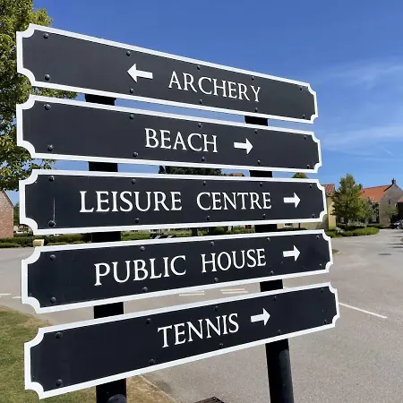 A Wave From It - Part Of The The Bay Village With Pool, Gym And Direct Access, Pub, Restaurant, Tennis And Meadows Walks Filey