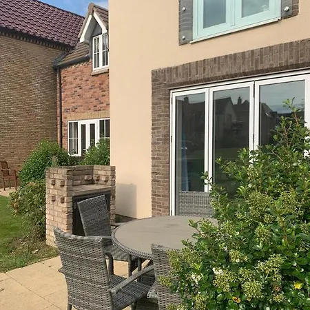 A Wave From It - Part Of The The Bay Village With Pool, Gym And Direct Access, Pub, Restaurant, Tennis And Meadows Walks