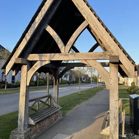 A Wave From It - Part Of The The Bay Village With Pool, Gym And Direct Access, Pub, Restaurant, Tennis And Meadows Walks *