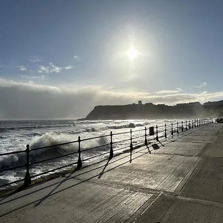 A Wave From It - Part Of The The Bay Village With Pool, Gym And Direct Access, Pub, Restaurant, Tennis And Meadows Walks * Filey
