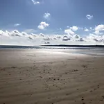 A Wave From It - Part Of The The Bay Village With Pool, Gym And Direct Access, Pub, Restaurant, Tennis And Meadows Walks Dom wakacyjny *