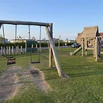 Dom wakacyjny A Wave From It - Part Of The The Bay Village With Pool, Gym And Direct Access, Pub, Restaurant, Tennis And Meadows Walks Filey
