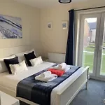 A Wave From It - Part Of The The Bay Village With Pool, Gym And Direct Access, Pub, Restaurant, Tennis And Meadows Walks Dom wakacyjny
