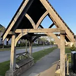 A Wave From It - Part Of The The Bay Village With Pool, Gym And Direct Access, Pub, Restaurant, Tennis And Meadows Walks *