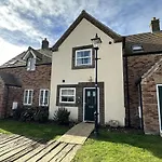 A Wave From It - Part Of The The Bay Village With Pool, Gym And Direct Access, Pub, Restaurant, Tennis And Meadows Walks Filey