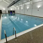 Dom wakacyjny A Wave From It - Part Of The The Bay Village With Pool, Gym And Direct Access, Pub, Restaurant, Tennis And Meadows Walks Filey