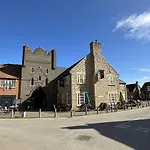 A Wave From It - Part Of The The Bay Village With Pool, Gym And Direct Access, Pub, Restaurant, Tennis And Meadows Walks *