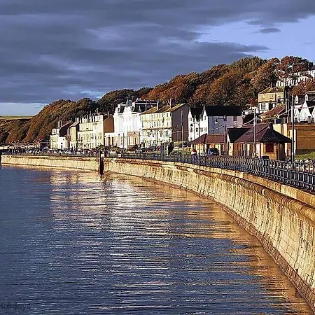 A Wave From It - Part Of The The Bay Village With Pool, Gym And Direct Access, Pub, Restaurant, Tennis And Meadows Walks Filey
