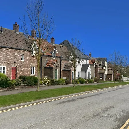 Dom wakacyjny A Wave From It - Part Of The The Bay Village With Pool, Gym And Direct Access, Pub, Restaurant, Tennis And Meadows Walks