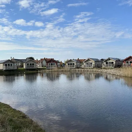 A Wave From It - Part Of The The Bay Village With Pool, Gym And Direct Access, Pub, Restaurant, Tennis And Meadows Walks